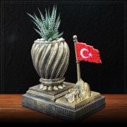 Dekoratif Türk Bayrağı Anıt Sulukent Saksısı